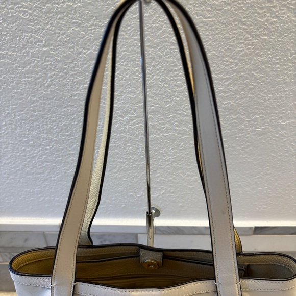 Women's Coach Vanilla Cream Tote Leather handbag purse with horse & carriage - Picture 4 of 15